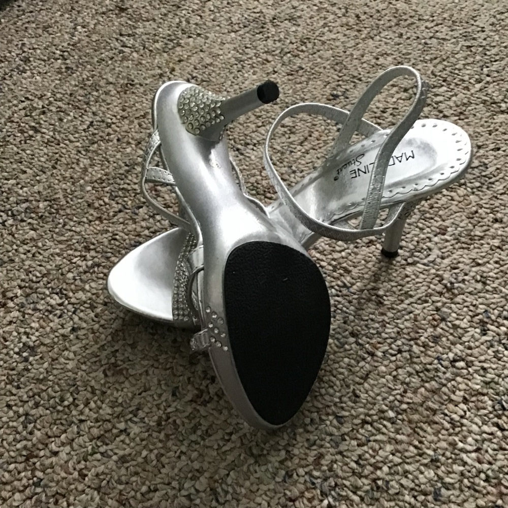 Madeline Stuart Silver Glamorous Heels - Picture 5 of 6
